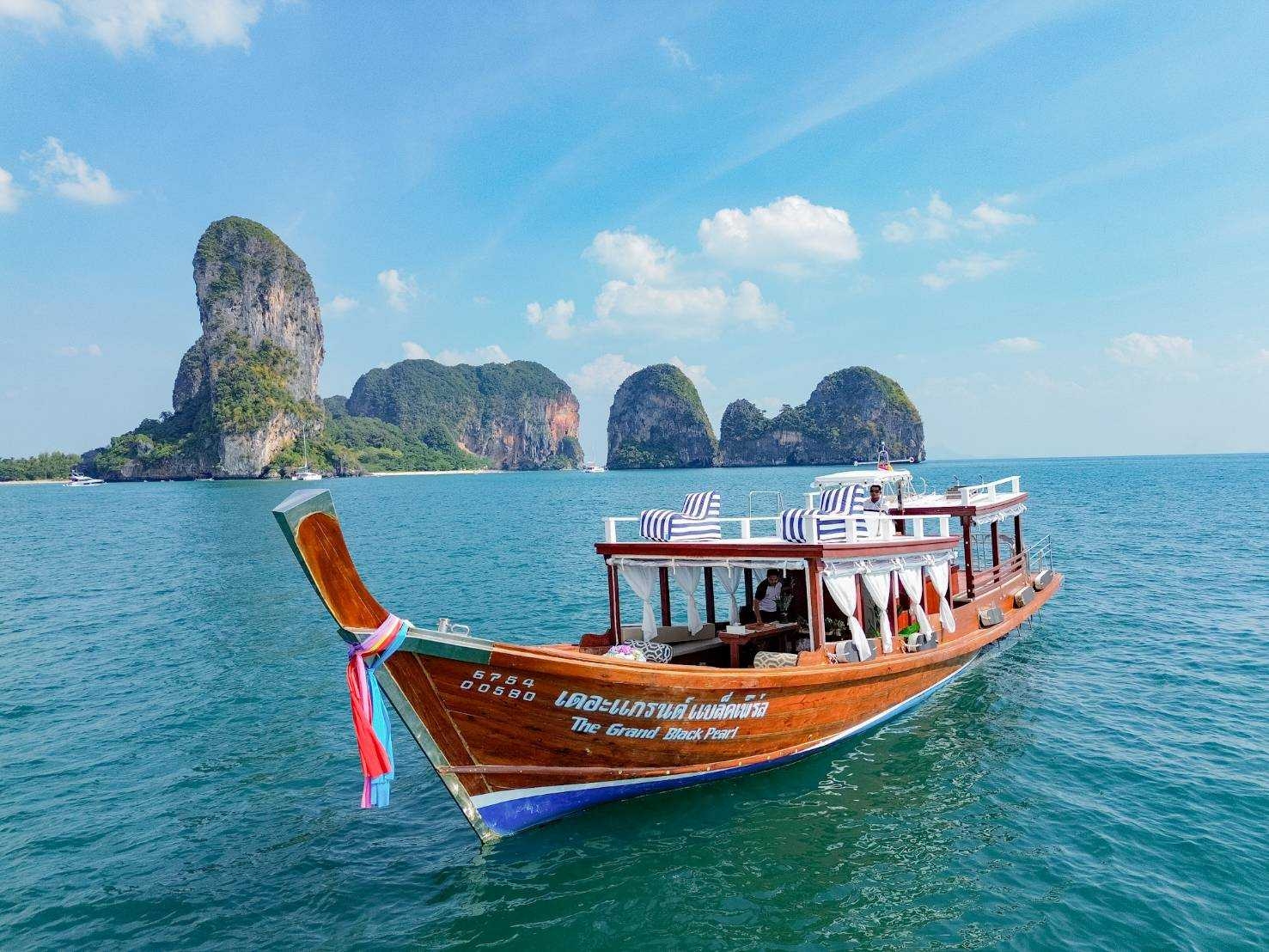 ทัวร์กระบี่ เกาะห้อง โดยเรือหางยาวสุดหรู เดอะ แบล็ค เพิร์ล