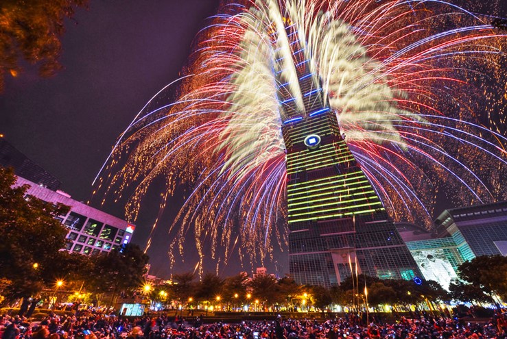 ไต้หวัน ปีใหม่ | 31 ธ.ค. 68 – 4 ม.ค. 69 COUNTDOWN สุดยิ่งใหญ่ @ ย่าน Taipei 101 เที่ยวเต็มทุกวัน ครบทุกไฮไลต์ บินสบาย ไม่ต้องตื่นเช้า! (บินบ่าย – กลับบ่าย ถึงไทยก่อนค่ำ ไม่เหนื่อย!) 5 วัน 4 คืน STARLUX Airlines (JX742/JX745) <br> ไต้หวัน ปีใหม่ 5 วัน 4 คืน : 31 ธ.ค. 2568 – 4 ม.ค. 2569
<br> บินสบาย ไม่ต้องตื่นเช้า! (บินบ่าย – กลับบ่าย ถึงไทยก่อนค่ำ ไม่เหนื่อย!)
<br> COUNTDOWN สุดยิ่งใหญ่ @ ย่าน Taipei 101
<br> เที่ยวเต็มทุกวัน ครบทุกไฮไลต์
<br> ไหว้พระ 3 วัดดัง 3 ขอพรรับปีใหม่ วัดหลงซาน , วัดพระถังซำจั๋ง , วัดเหวินหวู่
<br> เที่ยว 2 ตลาดกลางคืน (ไถจง & ไทเป)
<br> ล่องทะเลสาบสุริยันจันทรา สัมผัสความสงบ
<br> อิ่มอร่อยกับอาหารไต้หวันต้นตำรับ ชาบูบุฟเฟต์ & ปลาประธานาธิบดี
<br> ดื่มด่ำธรรมชาติที่อาหลีซาน นั่งรถไฟสายโรแมนติก
<br> เดินทางกับ STARLUX Airlines พักดี | กินดี |โรงแรมคุณภาพ| เดินทางง่าย | เที่ยวครบทุกวัน